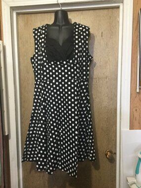 Black and white fit & flare rockabilly dress size XXL measures 20 pit to pit